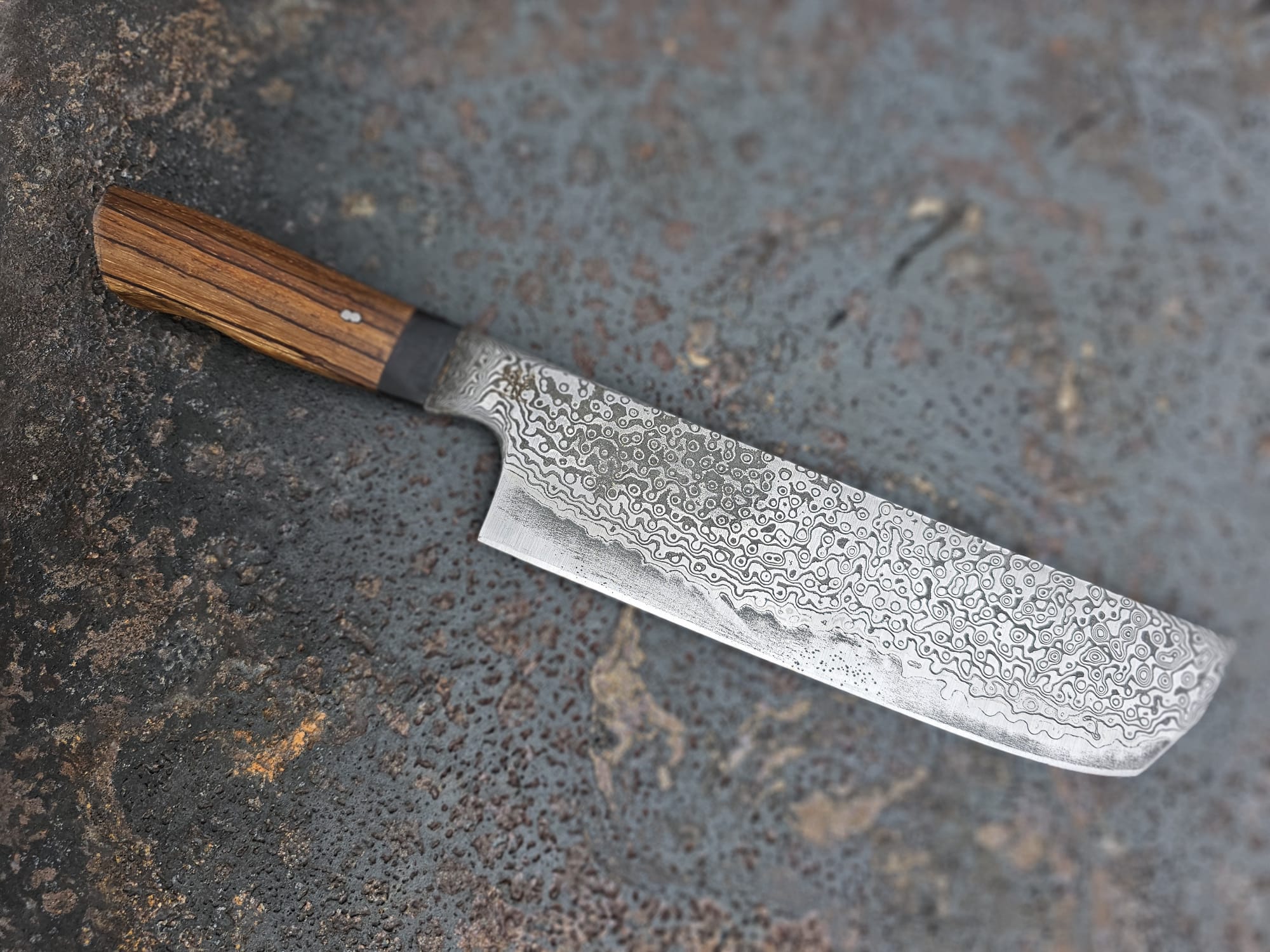 Damastküchenmesser Nakiri mit Kohlenstoffstahl Schneidlage